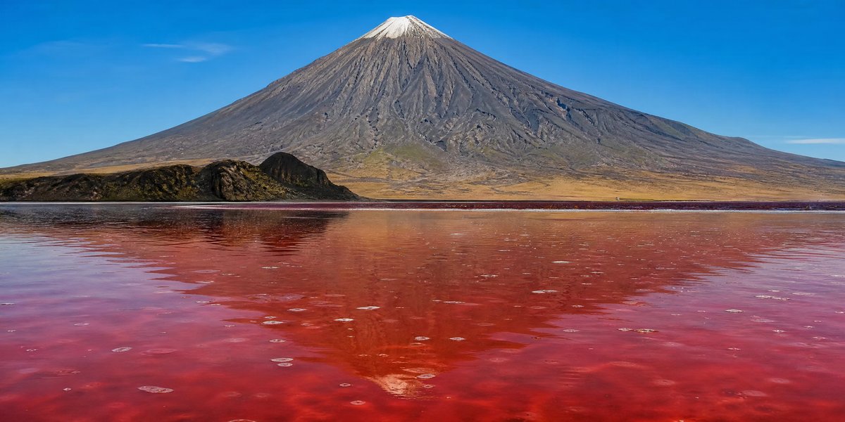 Ol Doinyo Lengai : La montagne sacrée surplombant le lac Natron