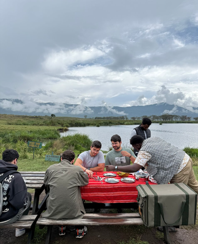 Serengeti y Ngorongoro me regalaron recuerdos inolvidables, encuentros con la vida salvaje que me dejaron sin aliento y la verdadera belleza de África.