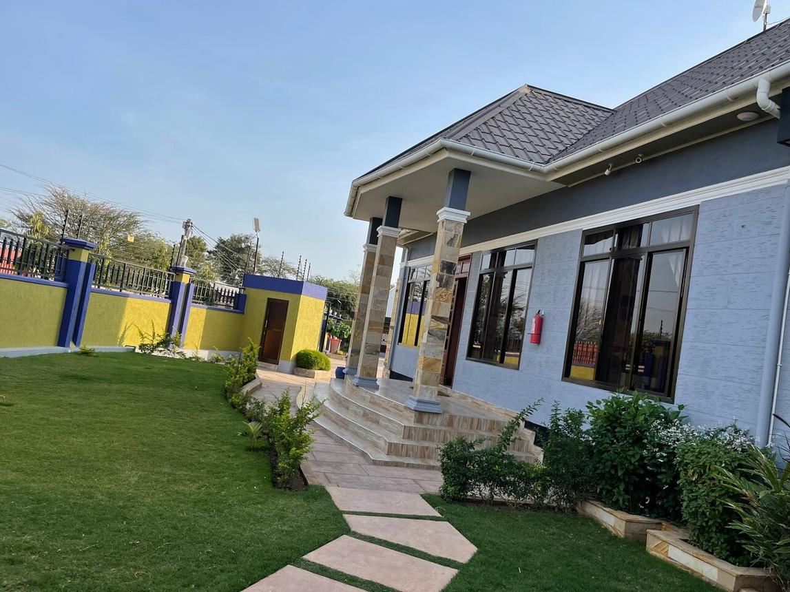 Foto de alojamiento 1 de NGARE LODGE